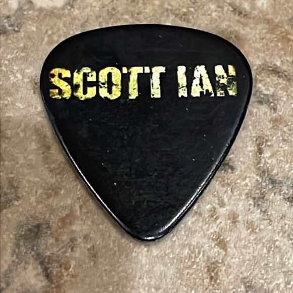 Guitar Pick Collection Scott Ian Anthrax Walking Dead & Fender Lot of 3 - Picture 3 of 6